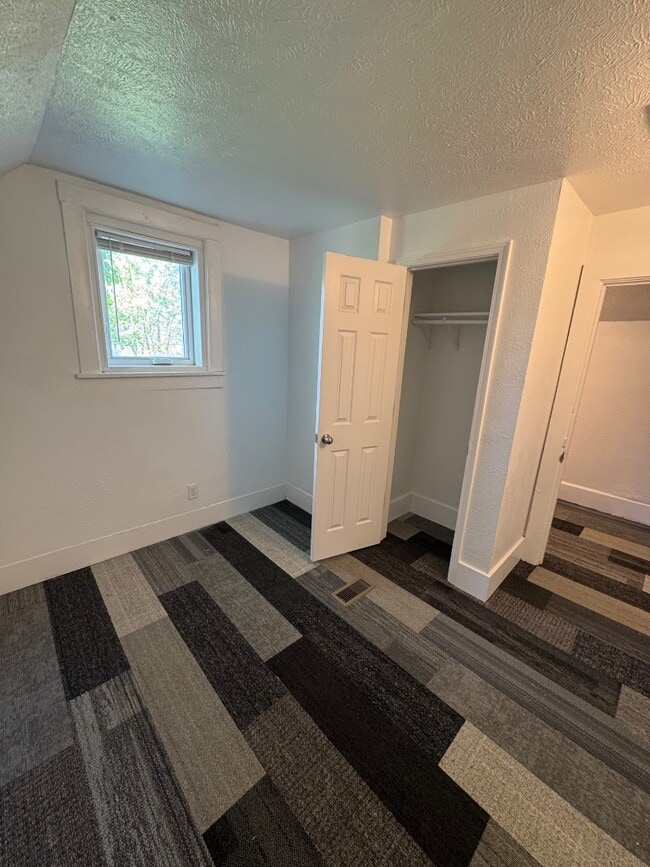 Foto del edificio - 1031 Middlebury St