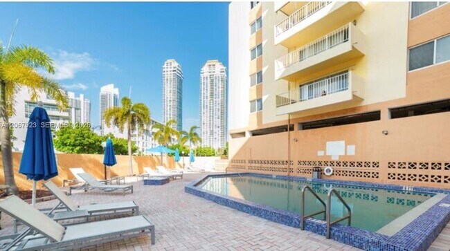 Foto del edificio - 200 178th Dr