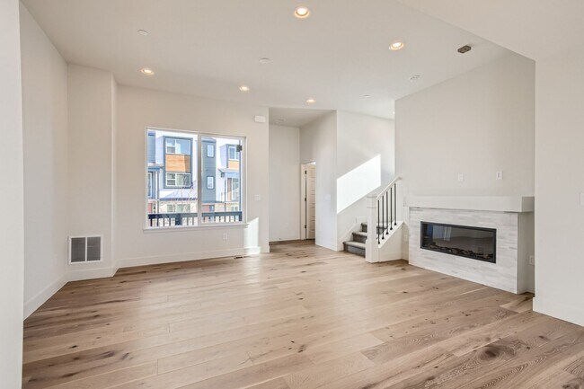 Foto del edificio - Stylish 3 bed/4 bath Town Home
