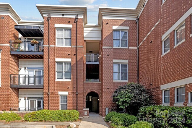 Building Photo - 796 N Davidson St