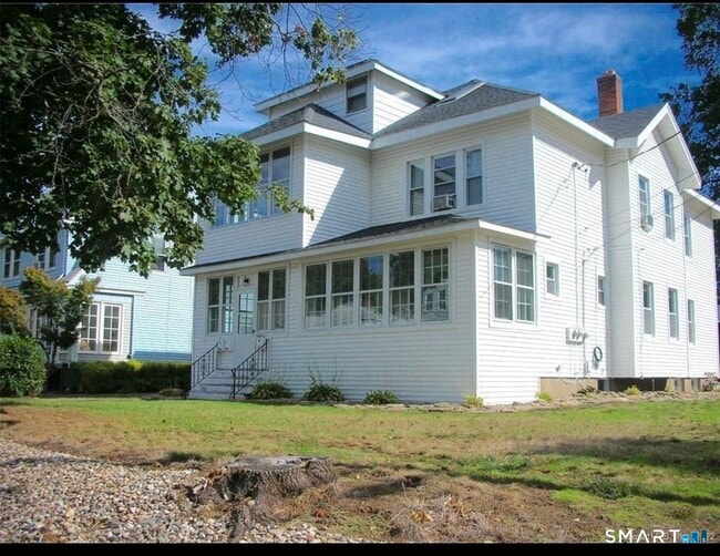 Building Photo - 120 S Quaker Ln