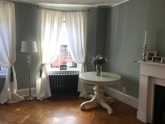 Building Photo - 103 Pinckney St