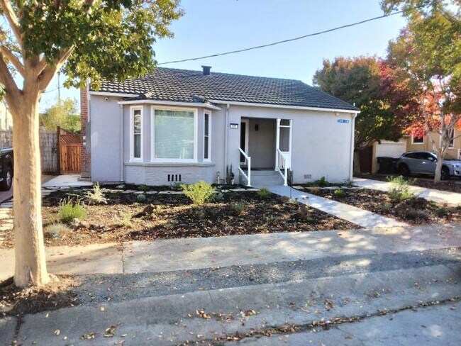 Building Photo - 3 bedroom in San Leandro CA 94577