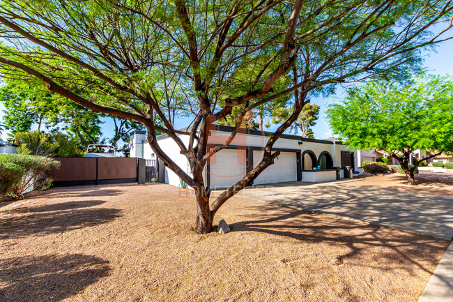 Building Photo - 2220 W Monterey Ave