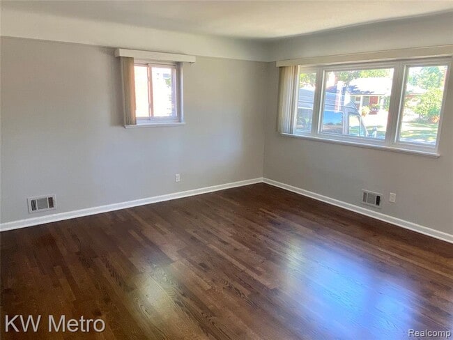 Building Photo - 604 Lerner Ave