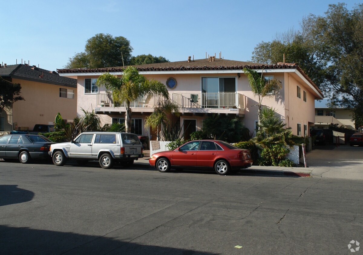 Primary Photo - Seville Apartments