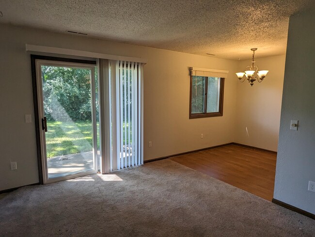 Foto del edificio - 6081 Danford Creek Dr