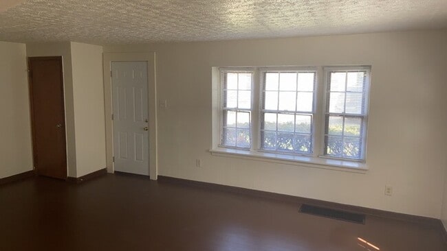 Building Photo - 1330 Chardon