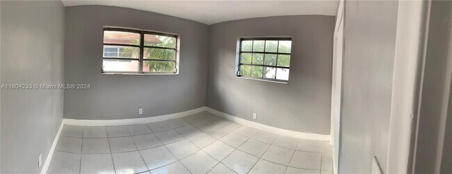 Foto del edificio - 5880 NW 16th Pl