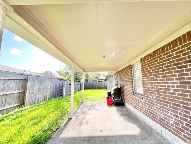 Building Photo - 4021 Avenue Q 1/2