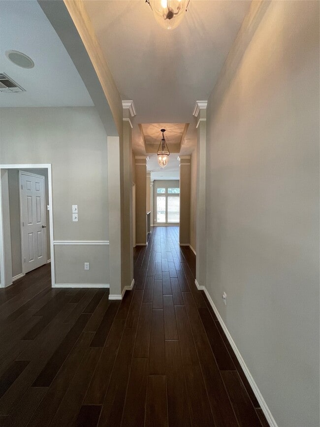 Building Photo - 240 Farnworth Cir