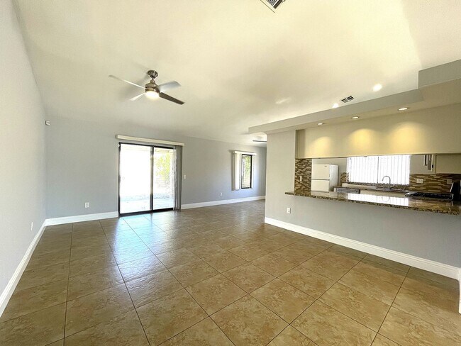 Building Photo - AVAILABLE NOW! 4 BED / 3 BATH home in Cath...