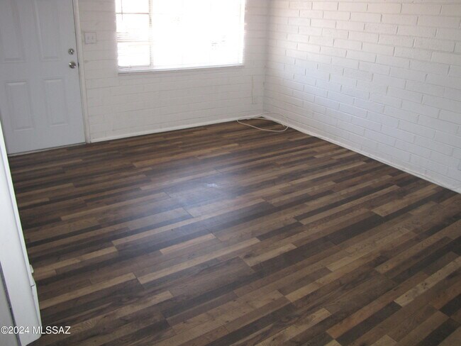 Foto del edificio - 4721 E 1st St