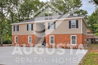 Building Photo - 168 Conifer Dr