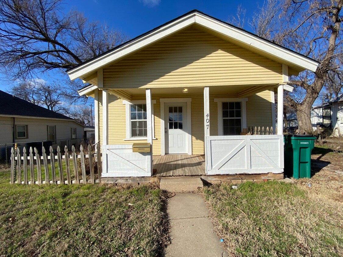 Foto principal - Charming Three Bedroom Home Located in OKC