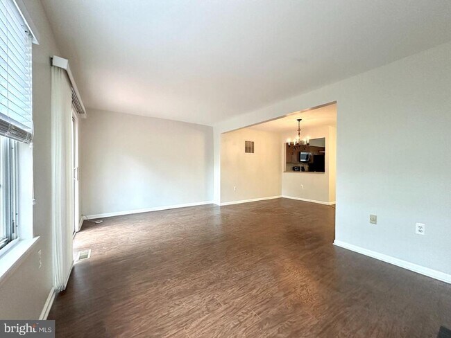 Foto del edificio - 5700 Medallion Ct