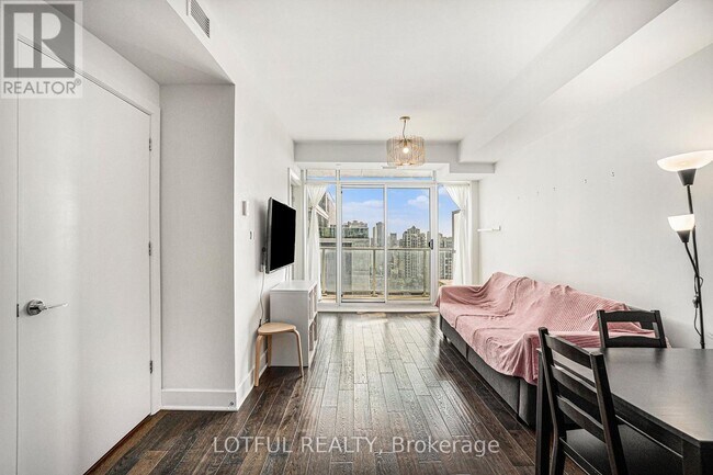 Photo du bâtiment - 255 Bay St