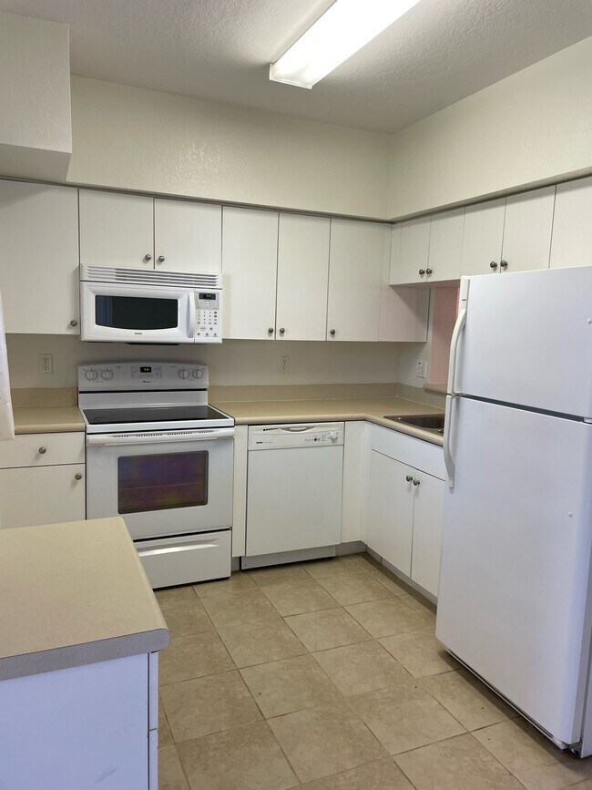 Foto del edificio - 8313 Bernwood Cove Loop