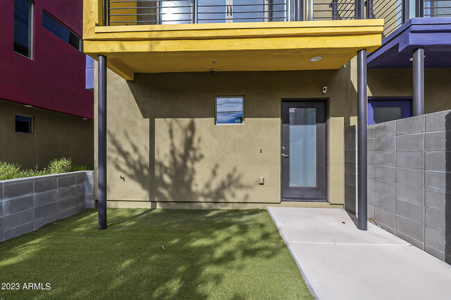 Building Photo - 529 E Ames Pl