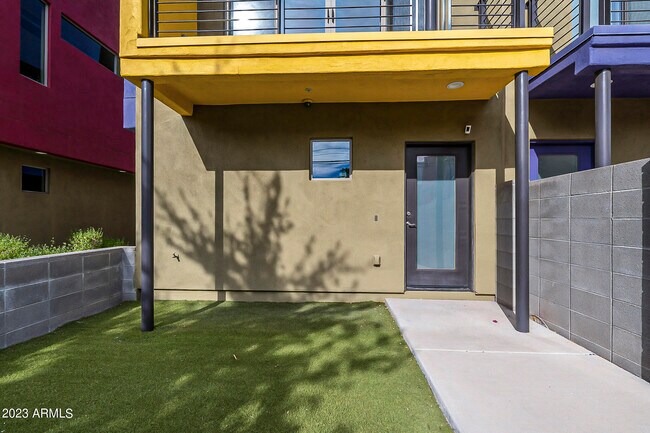 Foto del edificio - 529 E Ames Pl