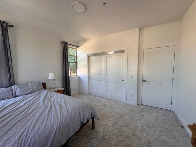 Large closet - 9542 Parker Ln