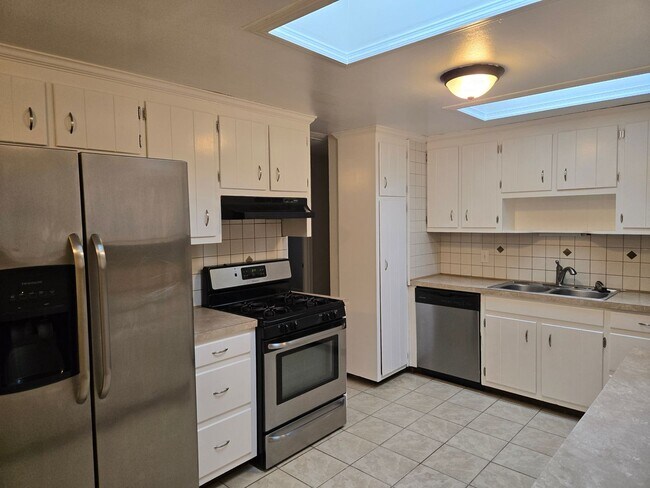 Foto del edificio - 4 Bedroom Single Family Home in Hampton