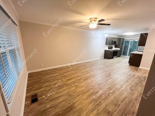 Building Photo - 28 Wells Ln