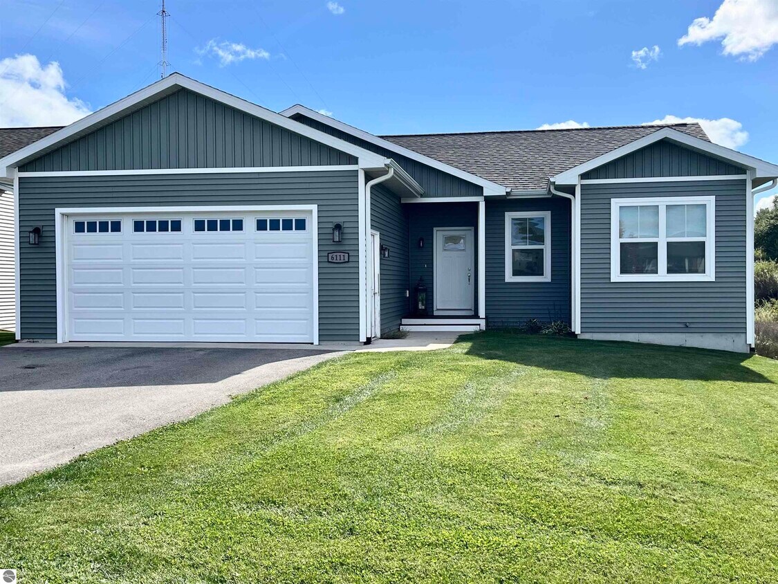 6111 Rosefield Ct, Traverse City, MI 49684 House Rental in Traverse