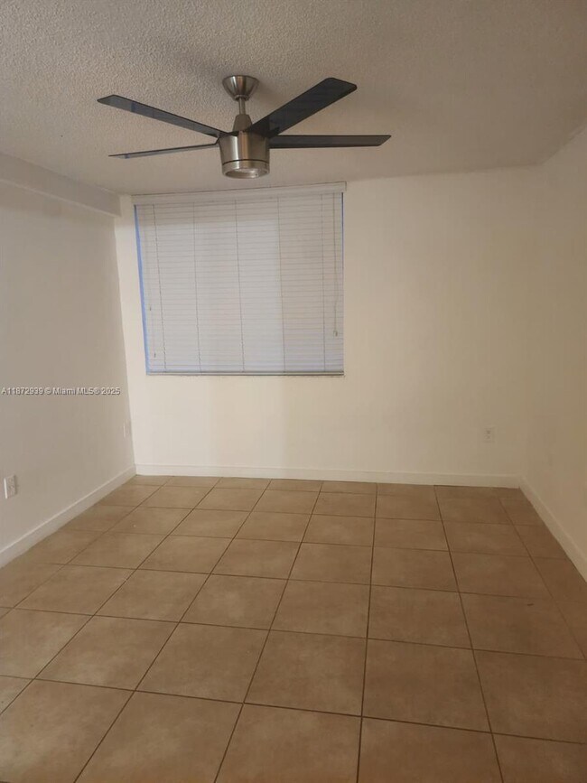Foto del edificio - 4460 NW 107th Ave