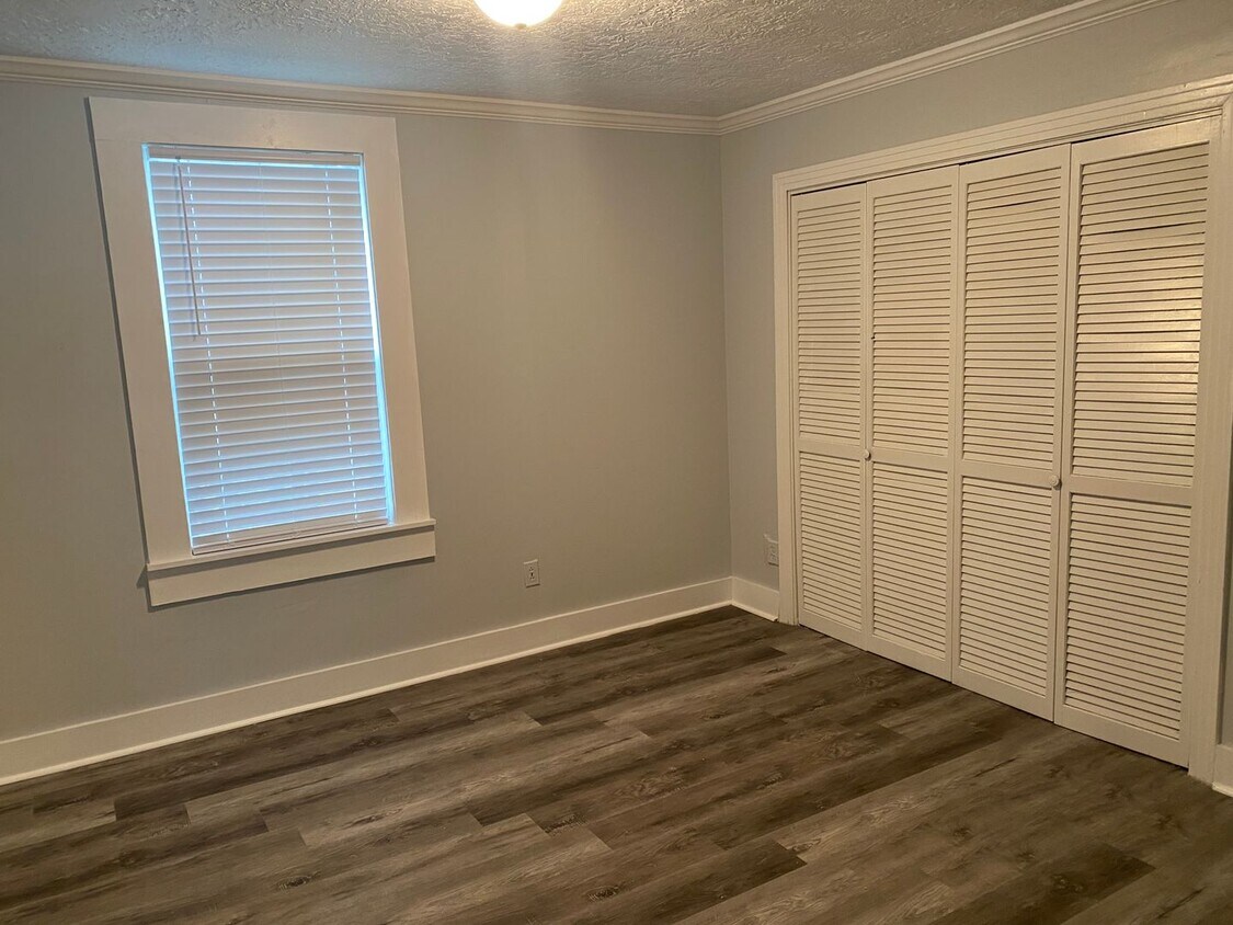 Primary Photo - Updated 3/1 North LC with appliances