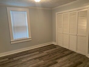 Building Photo - 1919 Gieffers St