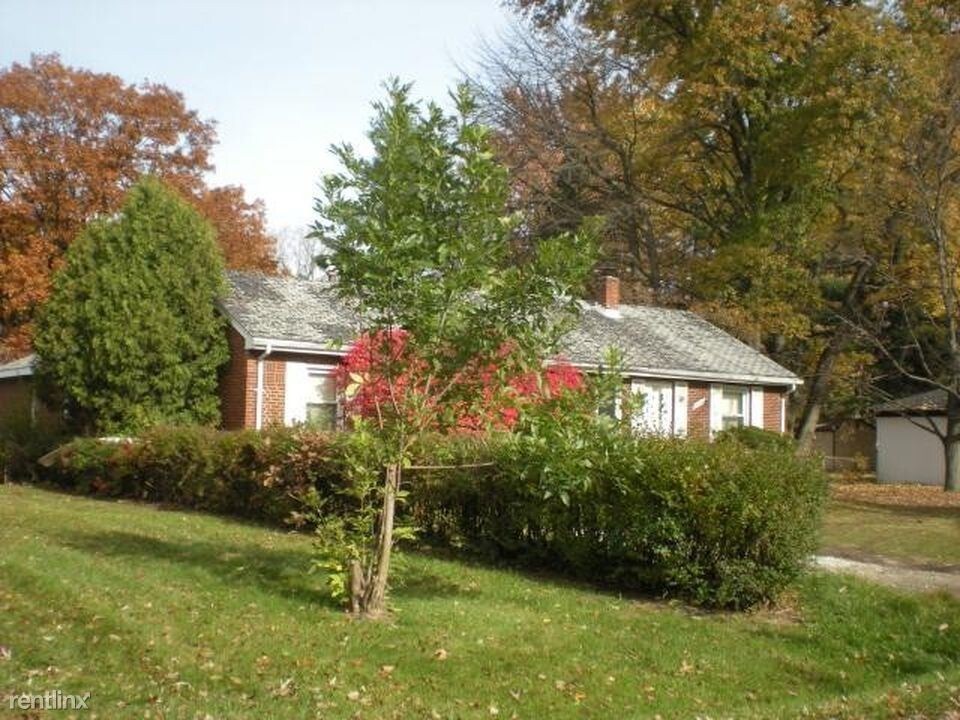 Building Photo - 20920 Westhampton Ave