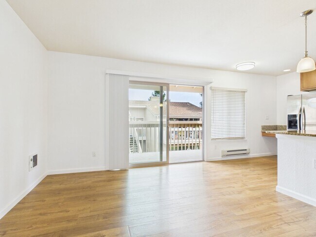 Foto del edificio - Upstairs One Bedroom Condo now available at Kimberly Place.