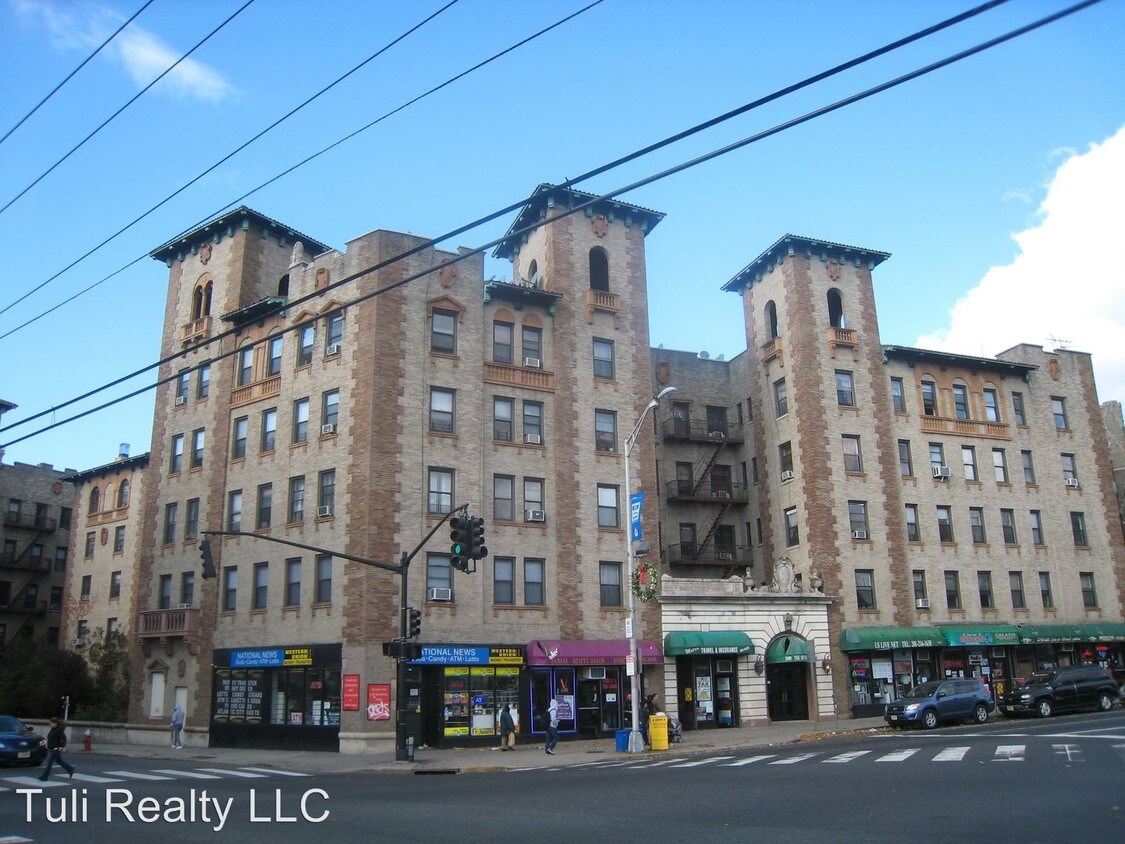 Foto principal - 2801 John Fitzgerald Kennedy Blvd