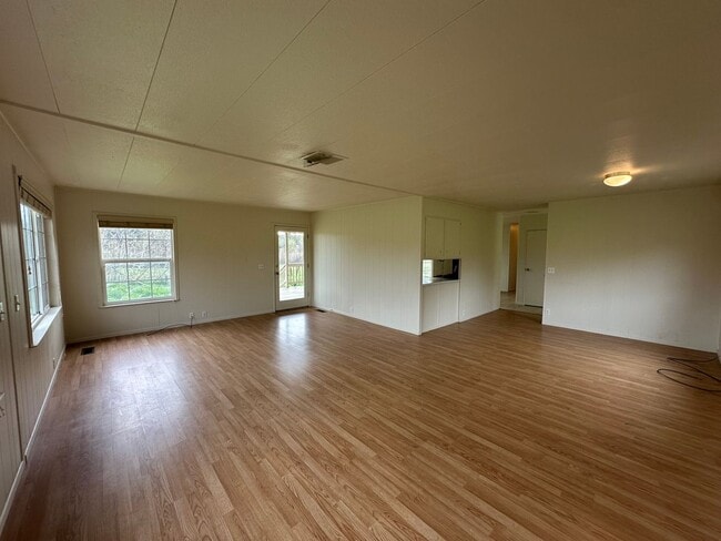 Building Photo - Country Living in Oakdale, CA