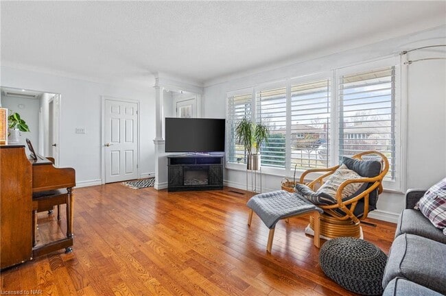 Building Photo - 90 Rochelle Dr