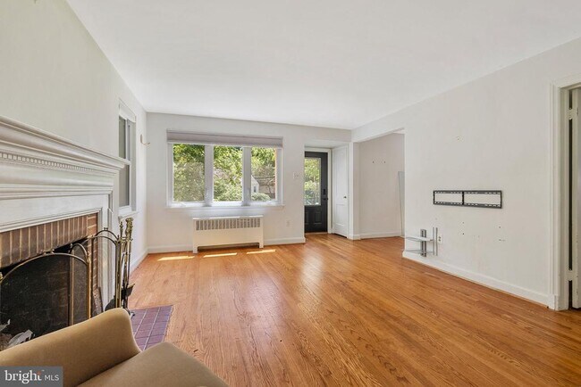 Foto del edificio - 921 Langley Dr