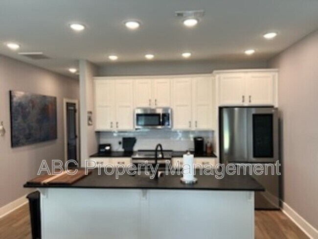 Foto del edificio - 608 W Maple St