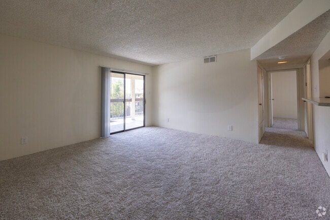 2 BR, 1 BA - 840SF - The Reserve