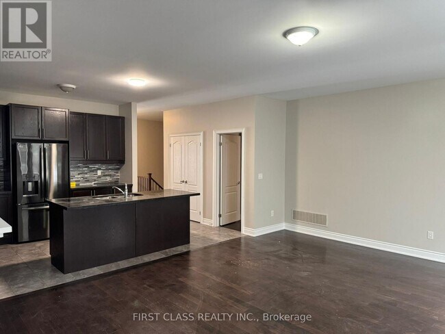 Building Photo - 9 Washburn Path