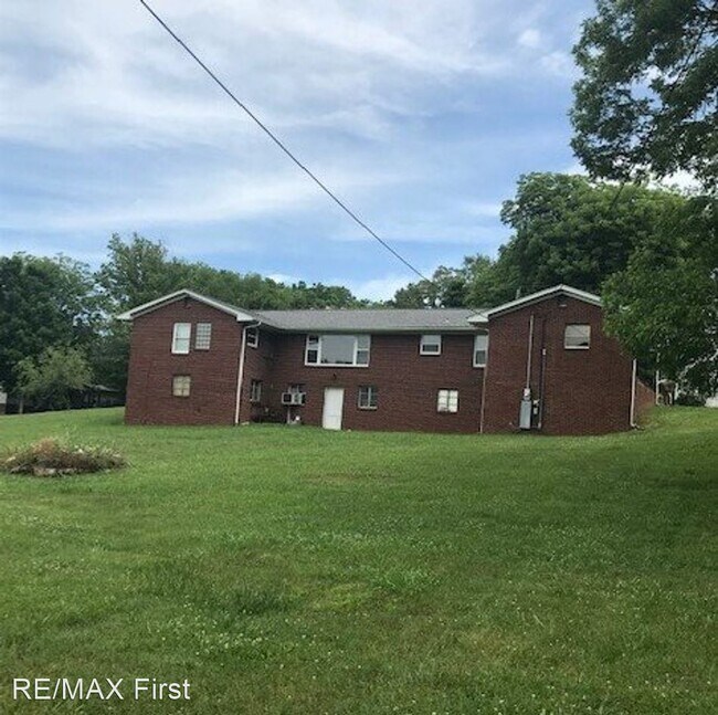 Building Photo - 3 br, 2 bath House - 407 W. College Ave.