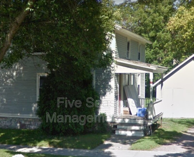 Primary Photo - 24 East Ave
