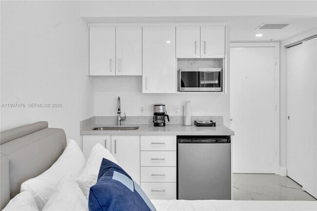 Foto del edificio - 17375 Collins Ave