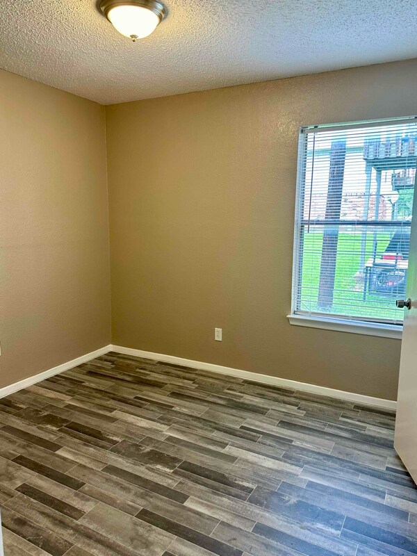 Foto del edificio - 4913 Jamesway Rd