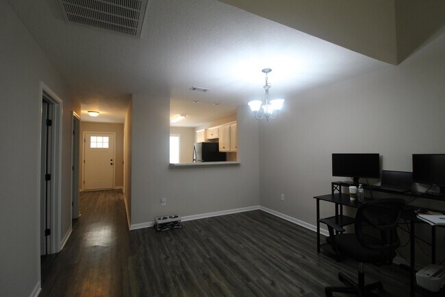 Building Photo - 566 Deerchase Ct