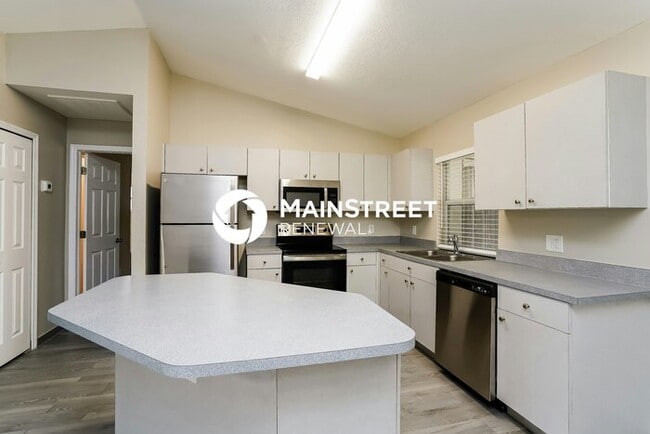 Building Photo - 3 Bedroom Pet-Friendly Home in Cape Coral, FL with Main Street Renewal