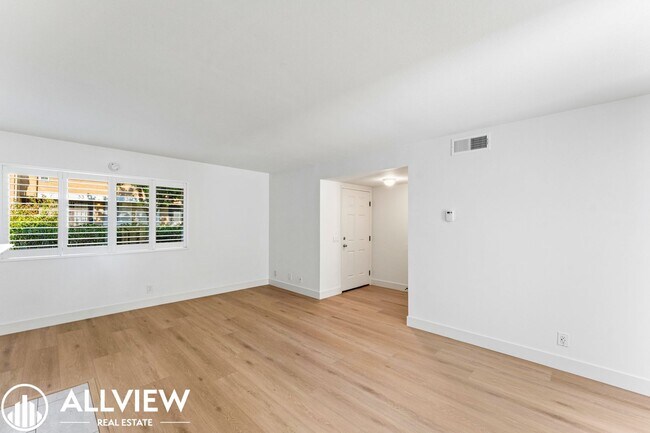Foto del edificio - Gorgeous 3 Bed/2.5 Bath in Newport Beach Available Now!