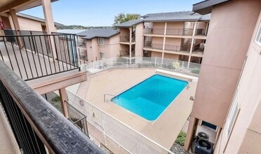 Building Photo - 2900 W Marina Dr