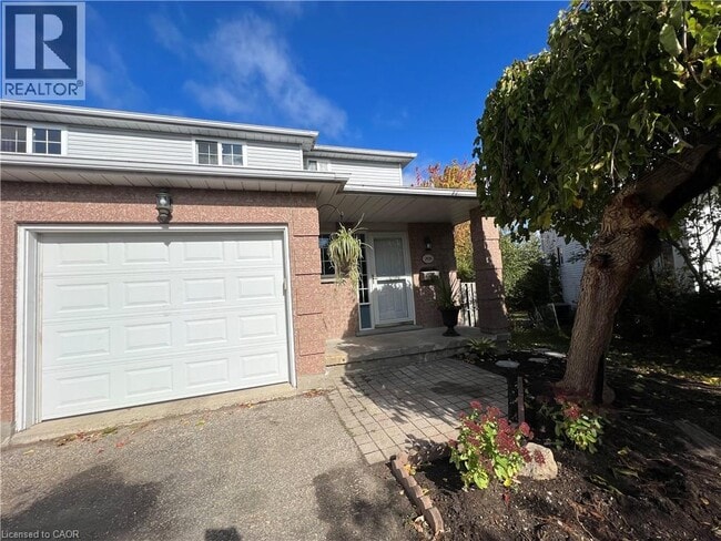 Building Photo - 192 Northampton Crescent