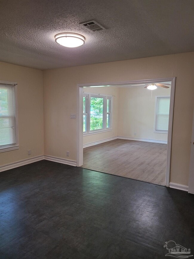 Building Photo - 4421 Bellview Ave